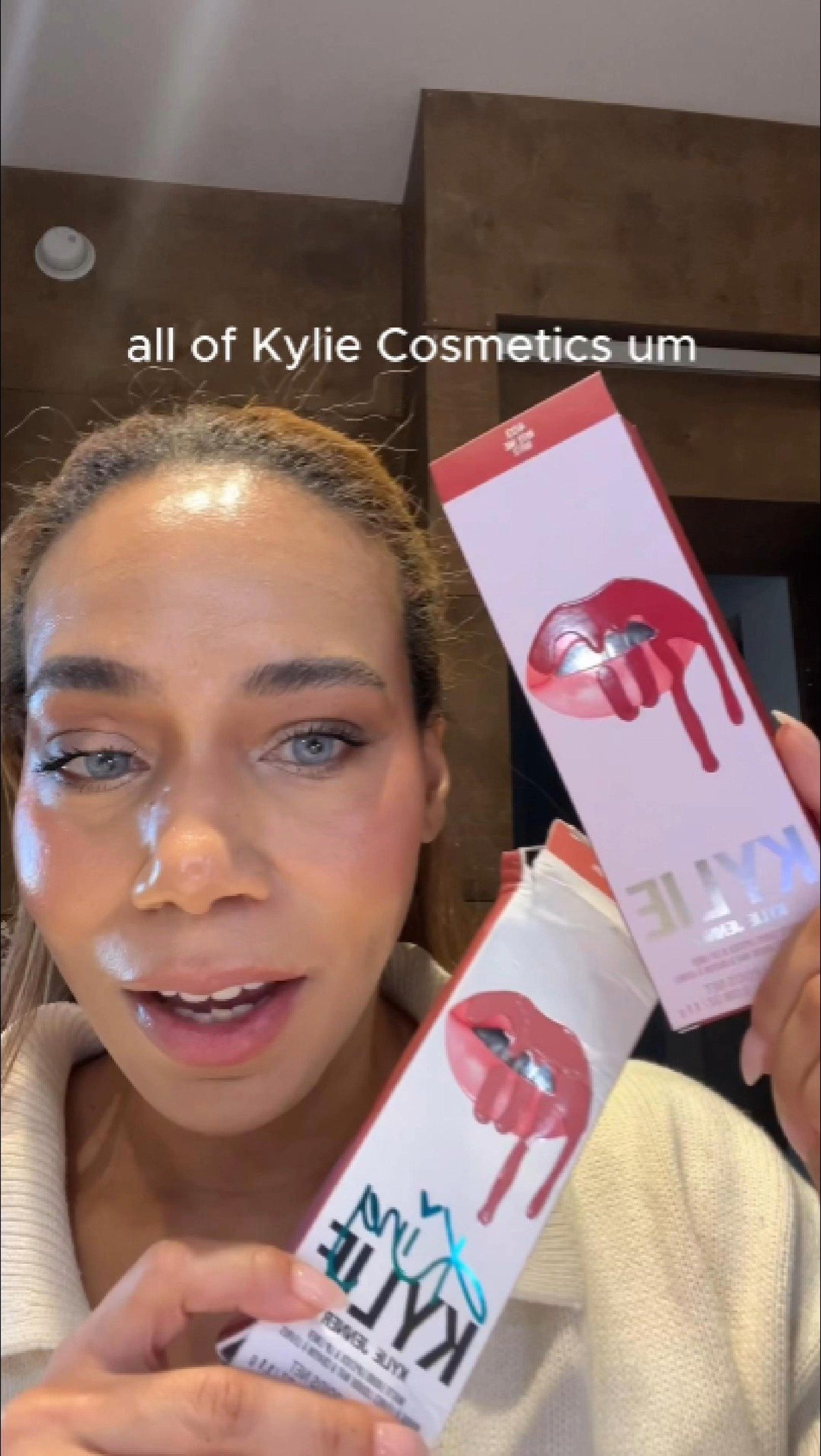 Airport glow-up unlocked! ✈️ @daisijo hit the @kyliecosmetics vending machine and bought the Bite Me Matte lip kit… then ANOTHER one fell out in Kylie Jenner Lips shade for FREE! 🍒 Double the drama, double the pigment.

Watch me try on both bold matte looks side-by-side — which one's your vibe? The vampy deep red Bite Me or the iconic nude-pink Kylie Jenner Lips?

Have you ever scored a vending machine jackpot? Drop your airport beauty finds below! 👇

#KylieCosmetics #KylieLipKit #VendingMachine #AirportBeauty #DaisiJoReviews